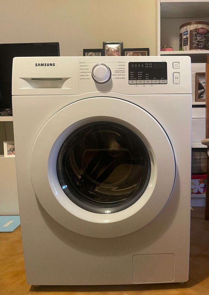 Máquina de lavar roupa Samsung