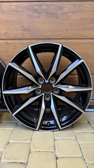 Felgi Toyota Corolla E21 LIFT GR 18 Oryginalna 42611-YP420