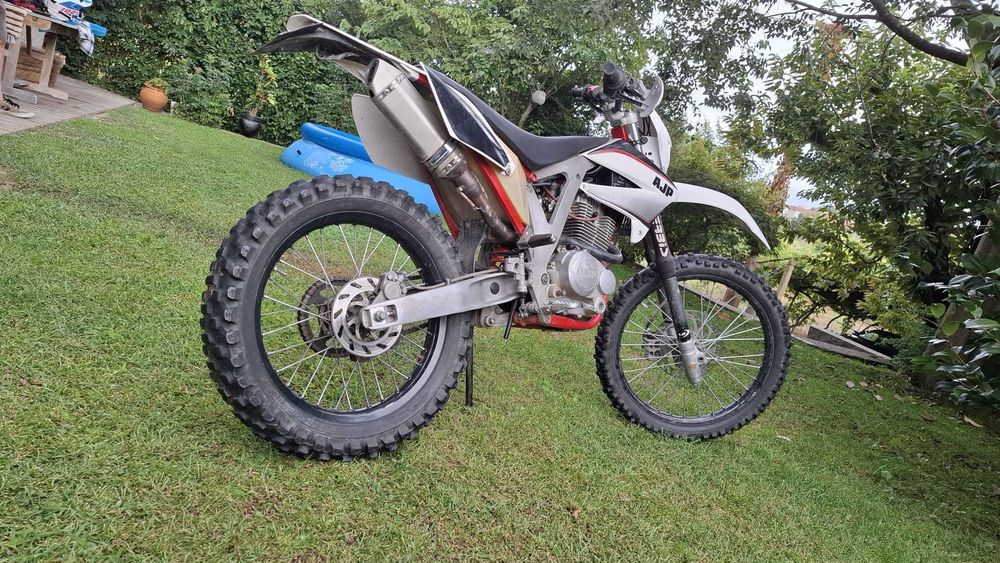 Vende-se AJP PR3 200cc Enduro
