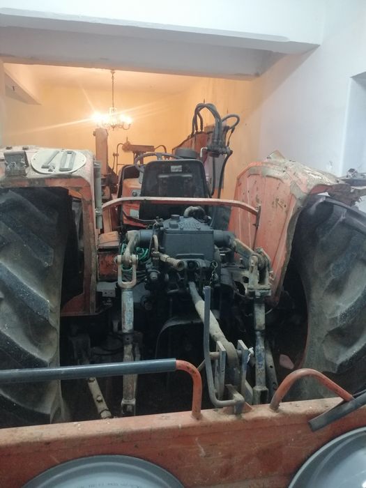 Vende-se. Tractor agrícola