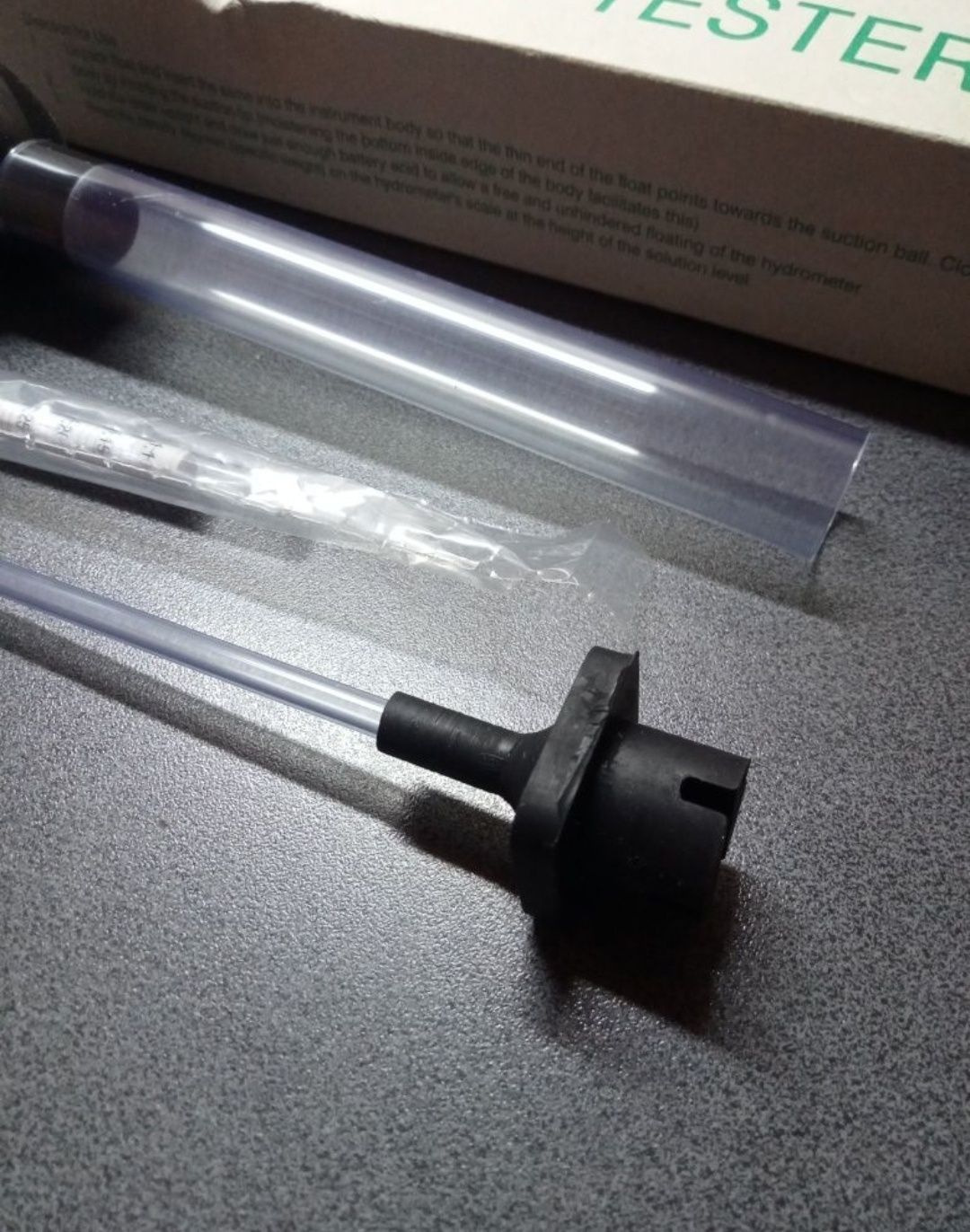 Tester elektrolitu w akumulatorze