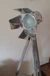 Lampa loftowa na statywie regulowanym