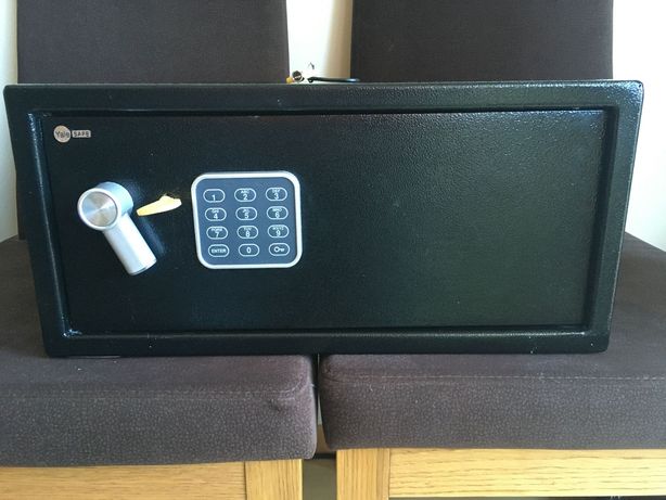 Sejf YALE YLV 200 DB1 z zamkiem elektronicznym i na klucz (na laptopa)