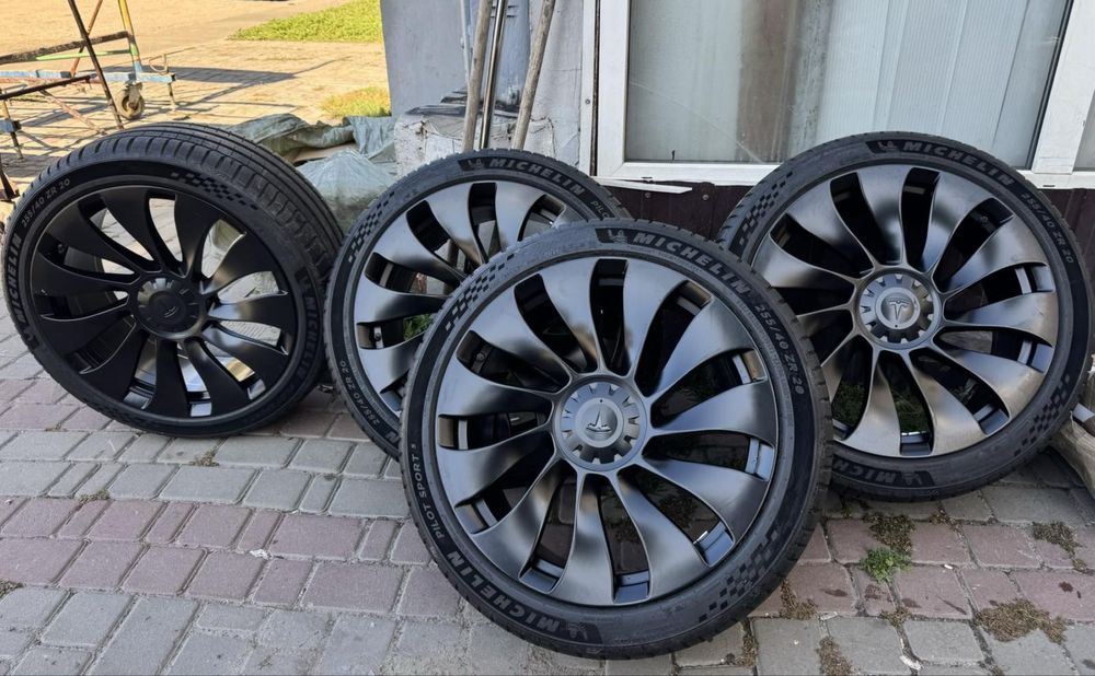 Розборка Tesla S/3/X/Y в місті Хуст. Знайдемо всі запчастини.