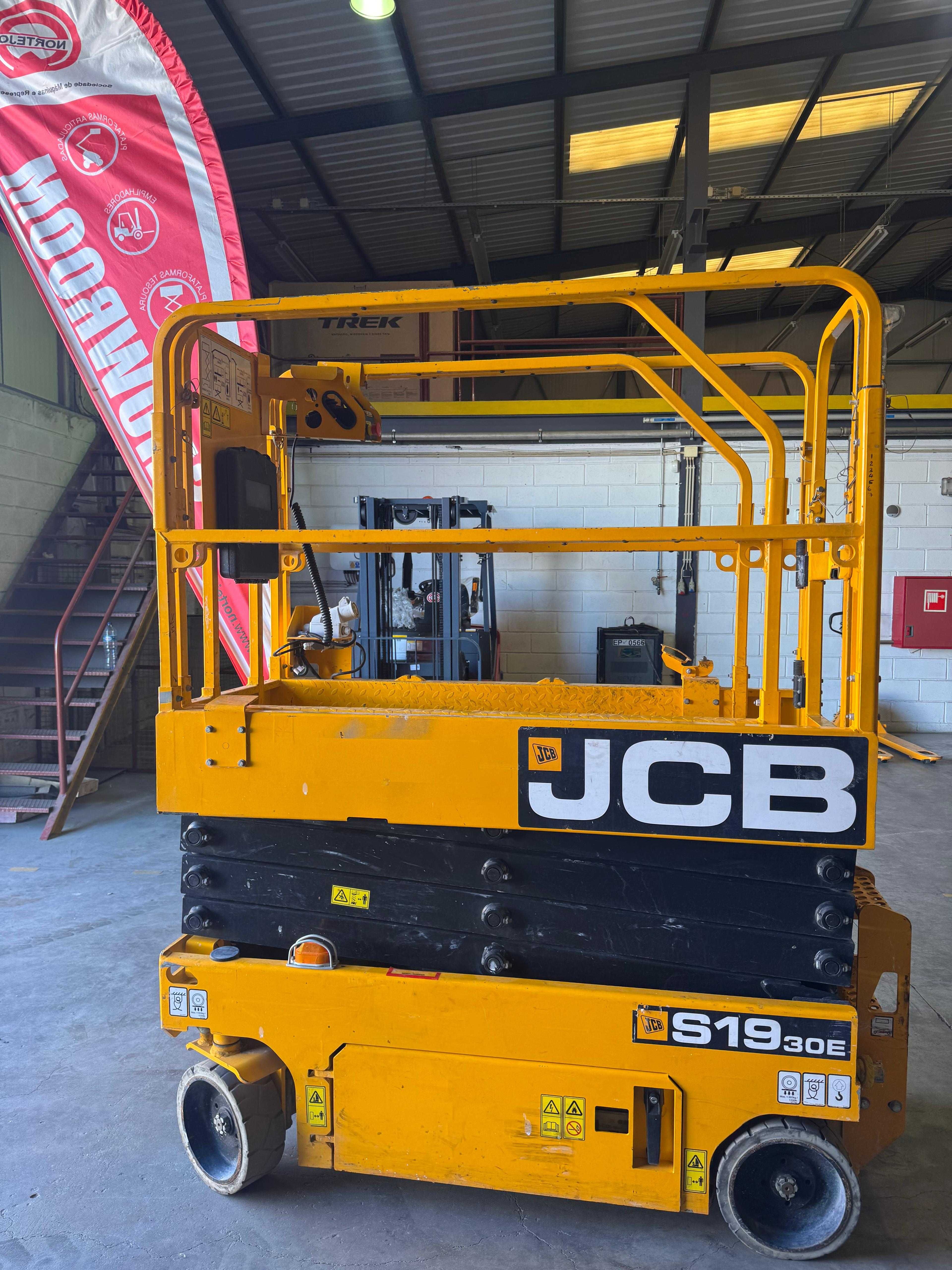 Plataforma Elevatória JCB S1930E (Usada) 8mt