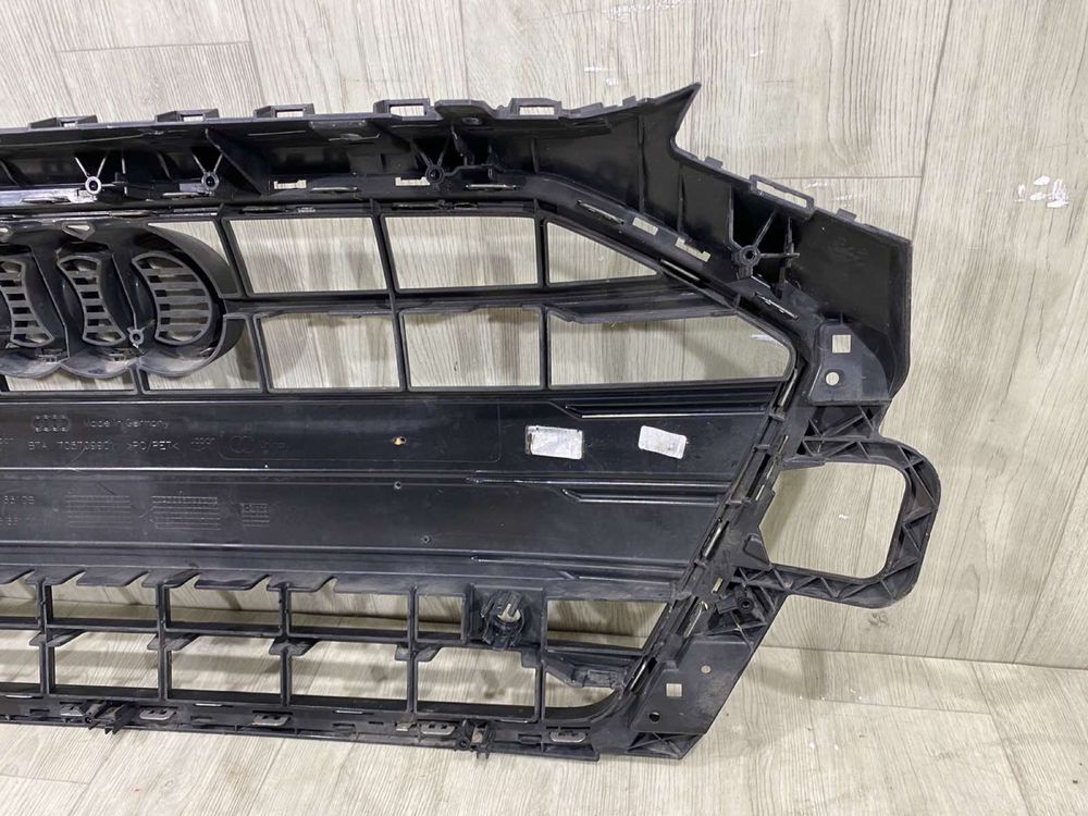 Бампер Гриль решетка Audi A4 B9 / 2019 2020 2021 2022 г./ 8W0853651DB