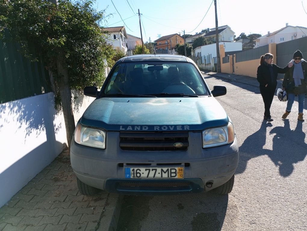 Jeep land Rover de 1999 tem pequenas coisas a fazer  e só está a andar