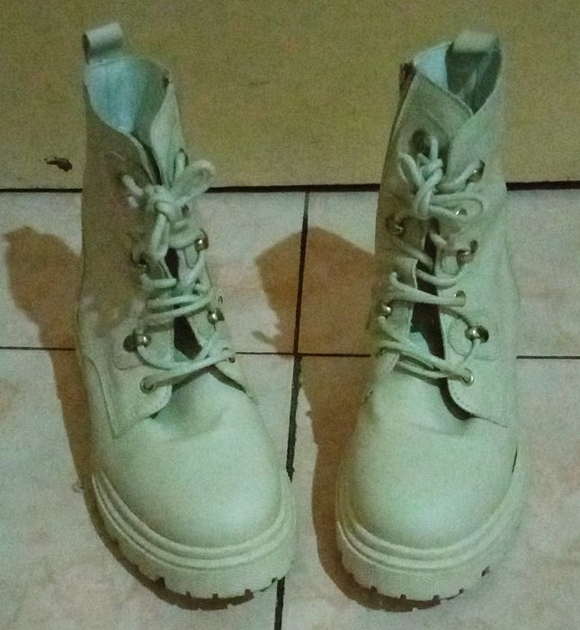 Botas beje, senhora n°37