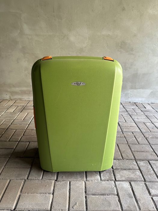 Duża walizka zielona