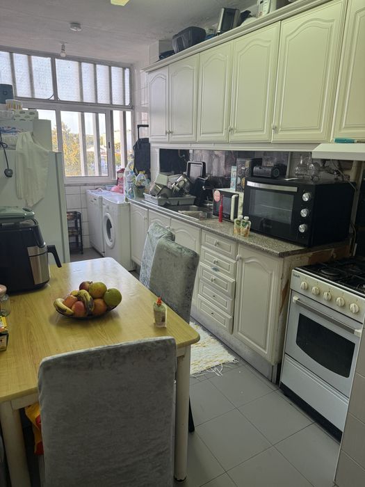 Partamento T2+1  a venda no vale da amoreira.