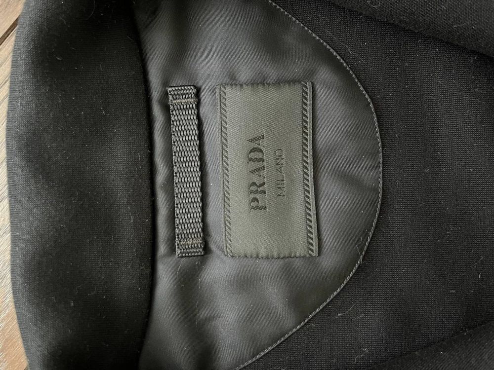 Куртка prada чорна