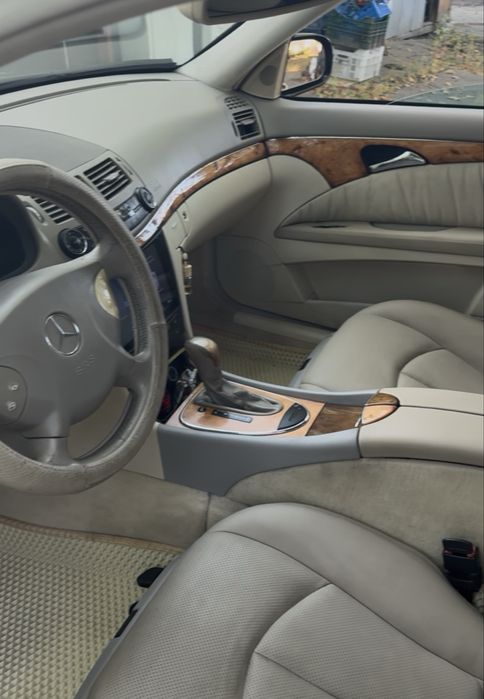 Mercedes w211 e- class