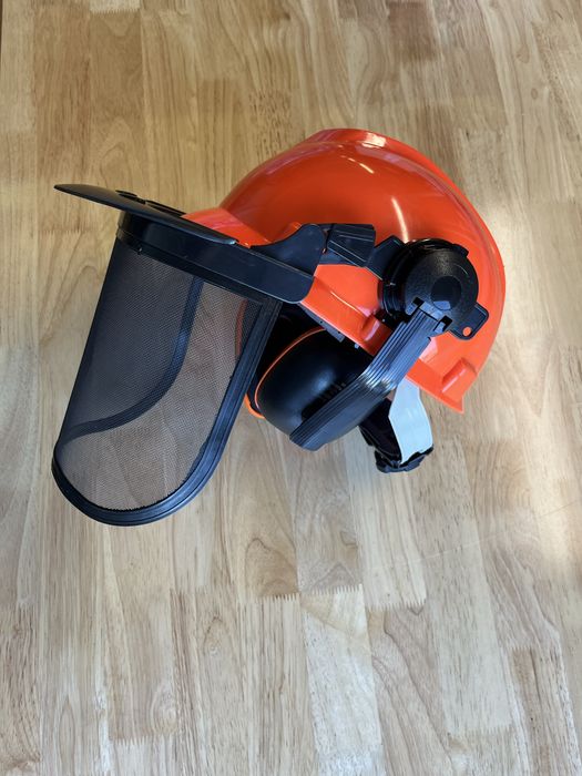 Kask ochronny pilarza