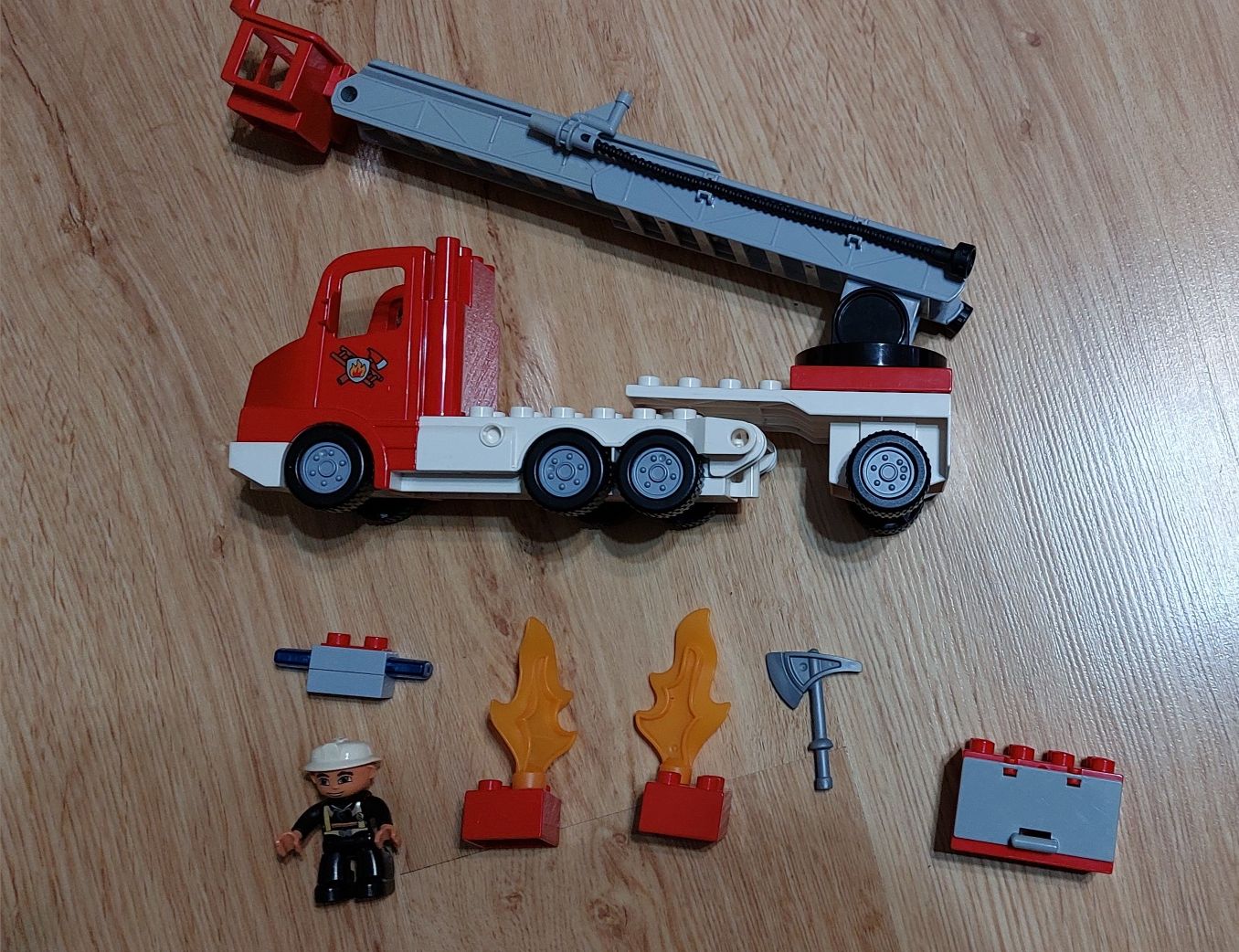 Klocki LEGO Duplo 5682 - Wóz strażacki