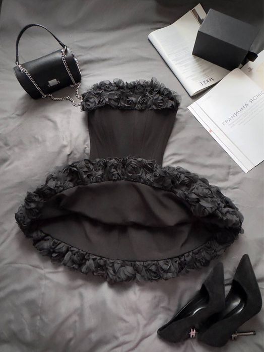 Корсетна жіноча сукня з квітами