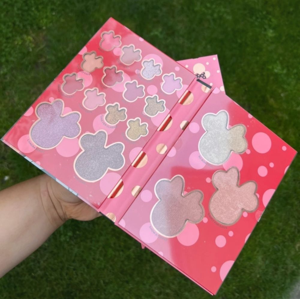 Paleta cieni i rozświetlaczy Disney Minnie Mouse Makeup Revolution