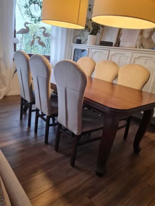 Stół salonowy wraz z krzesłami