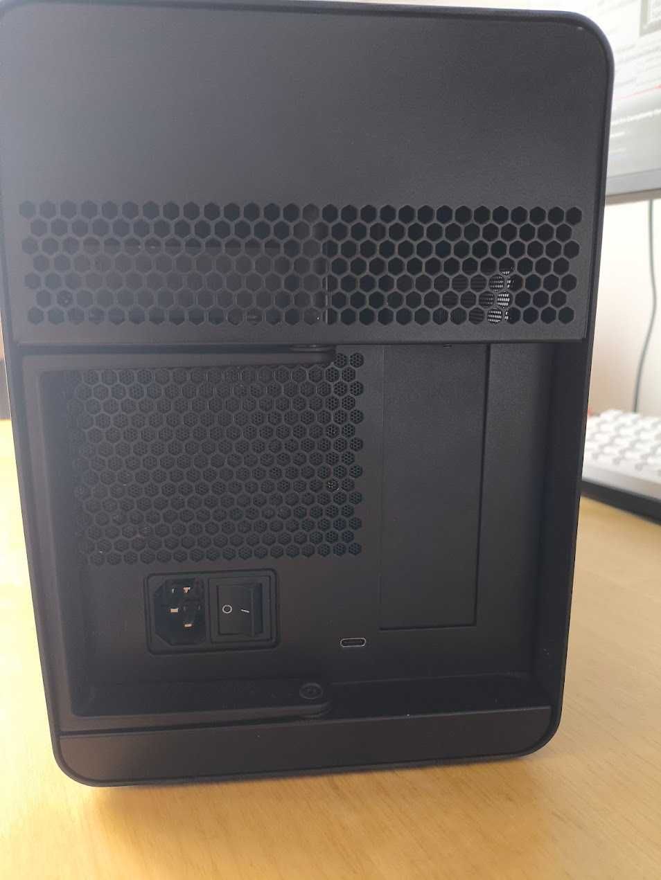 Razer Core X + kabel Thunderbolt - eGPU