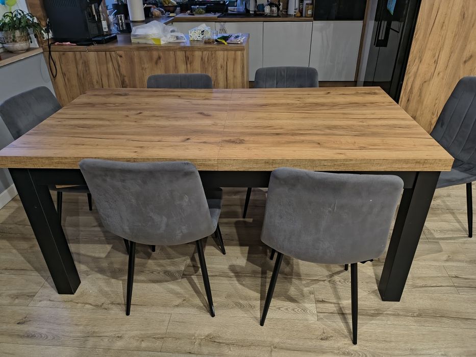 Stół do jadalni plus 6 krzeseł