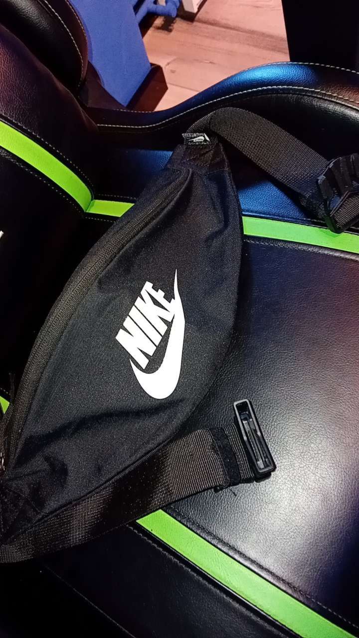 Nerka NIKE stan idealny
