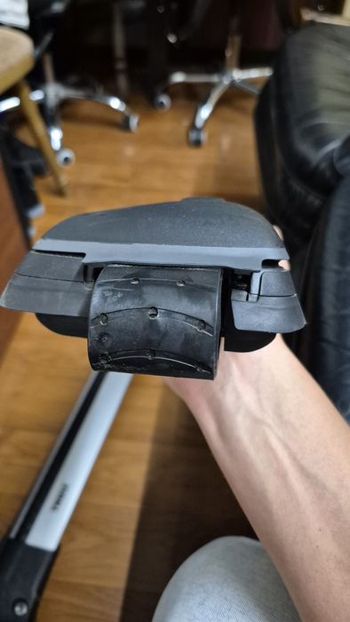 Багажник на встроенные рейлинги Thule