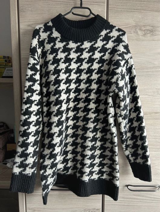 Ciepły sweter czarno-biały