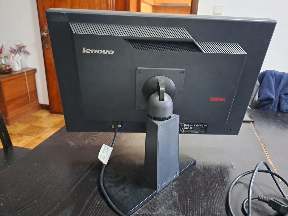 Monitor Lenovo ThinkVision L2240p wide