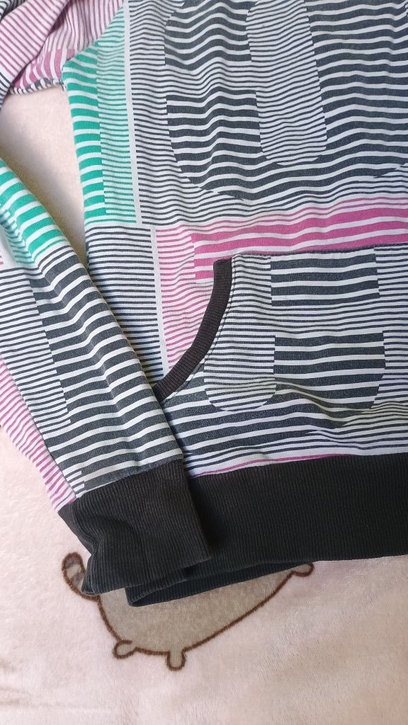 Bluza 146 kolorowa ma kieszeń stan bdb