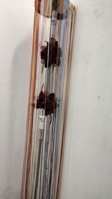 Candeiro com enfeitos e Rosas no centro