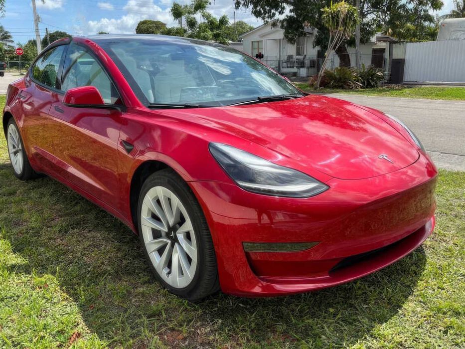 Tesla Model 3      2023