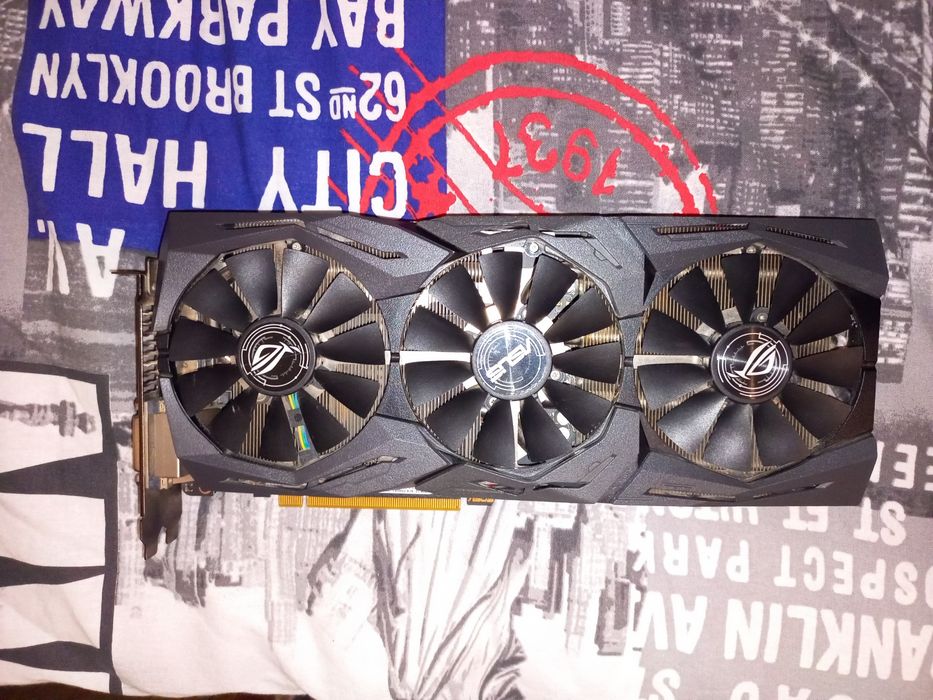ASUS ROG STRIX GTX 1070 в хорошо у стані