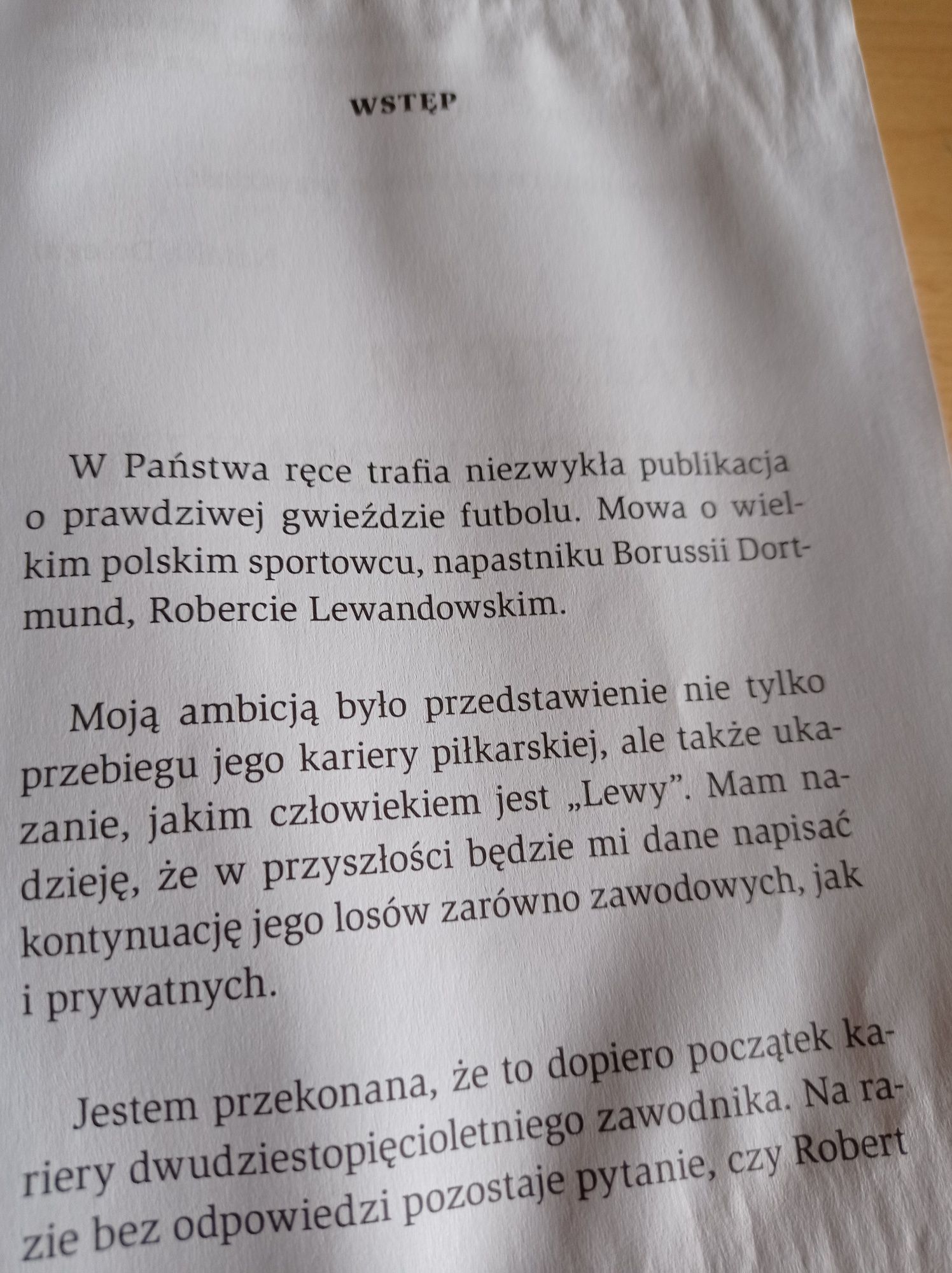 Książka-  Sylwetka piłkarza-Lewandowski