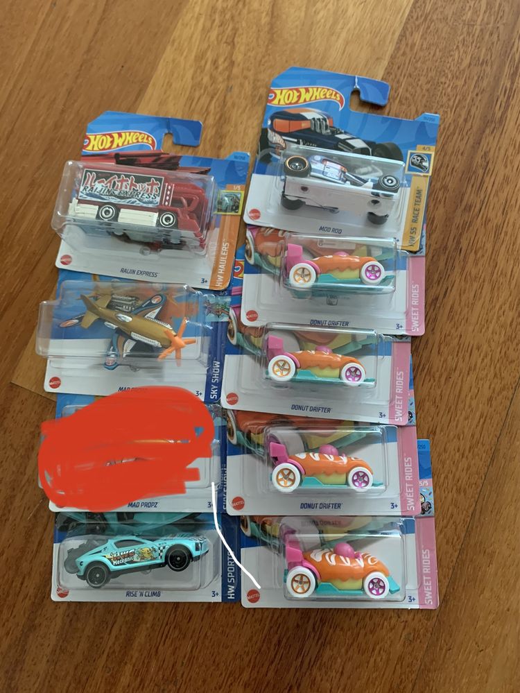 Hot wheels mainlines e treasure hunts