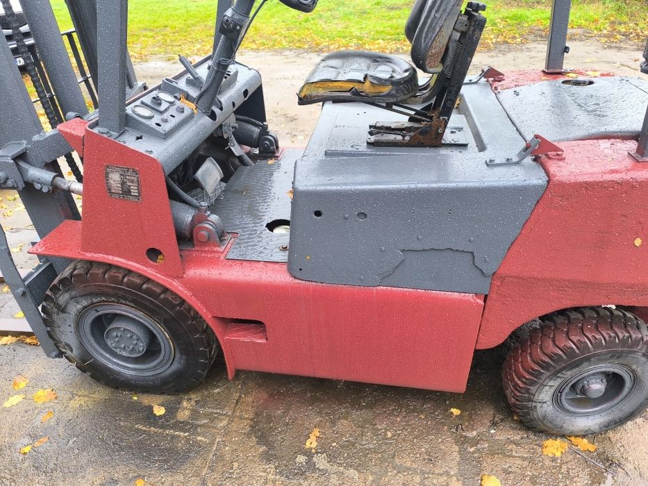 Wózek widłowy Bułgar 2,5 t uszkodzony