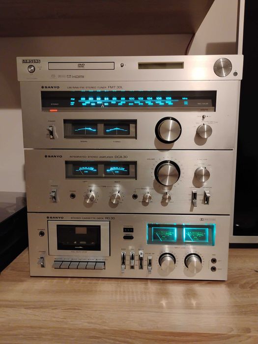 Wieża Sanyo vintage.