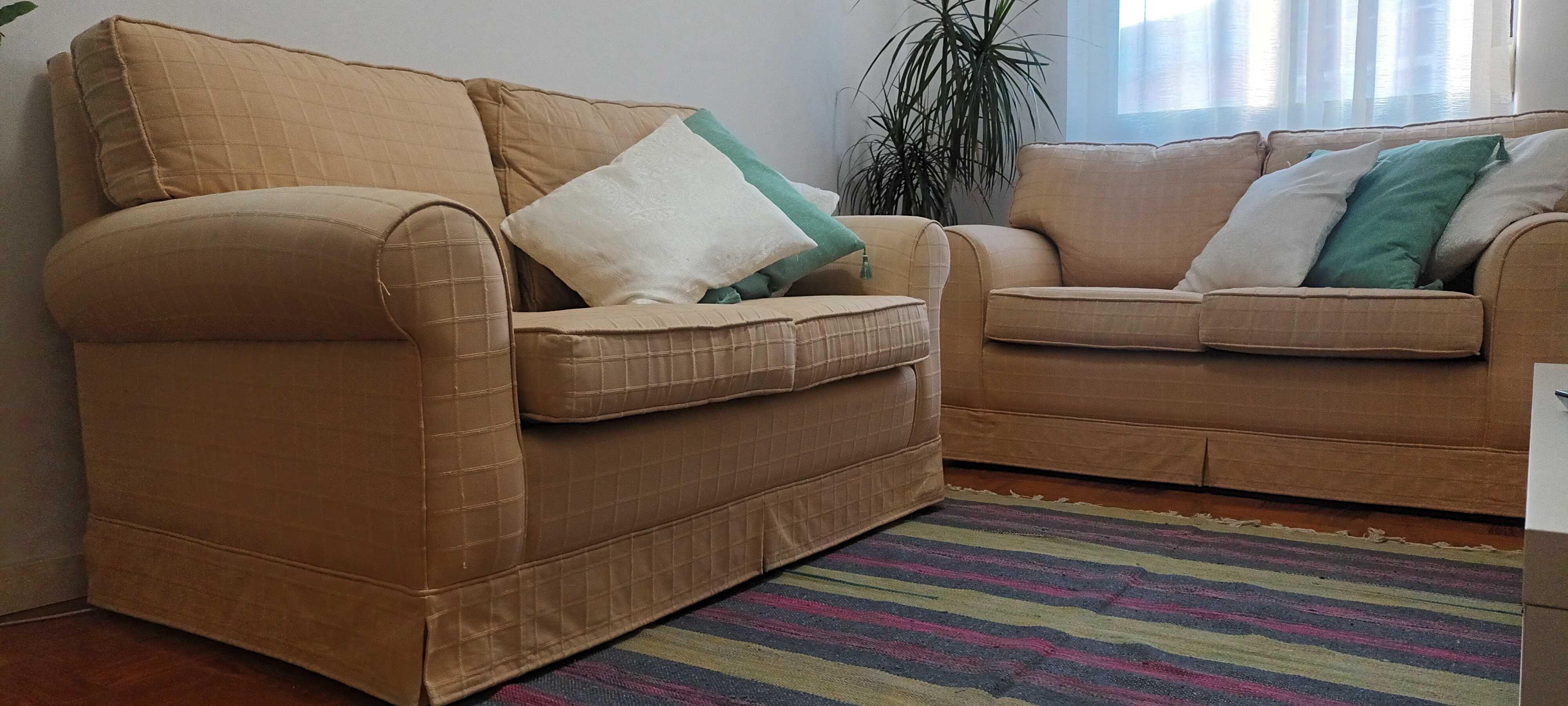 Sofá impecável e confortável quer um sofá de qualidade?  Este é ideal