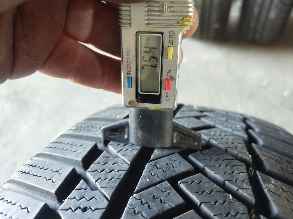 Opony zimowe uzywane 205 50 R17 Continental 7,5mm 2 sztuki z05