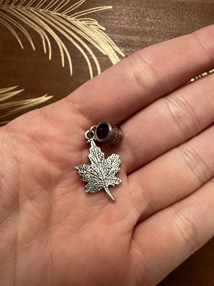 Zawieszka wisiorek charms liść listek klonu klon