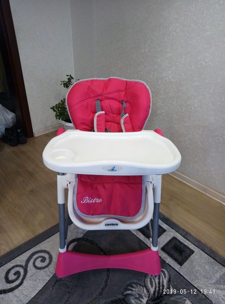 Cтульчик для кормления Caretero Bistro Magenta