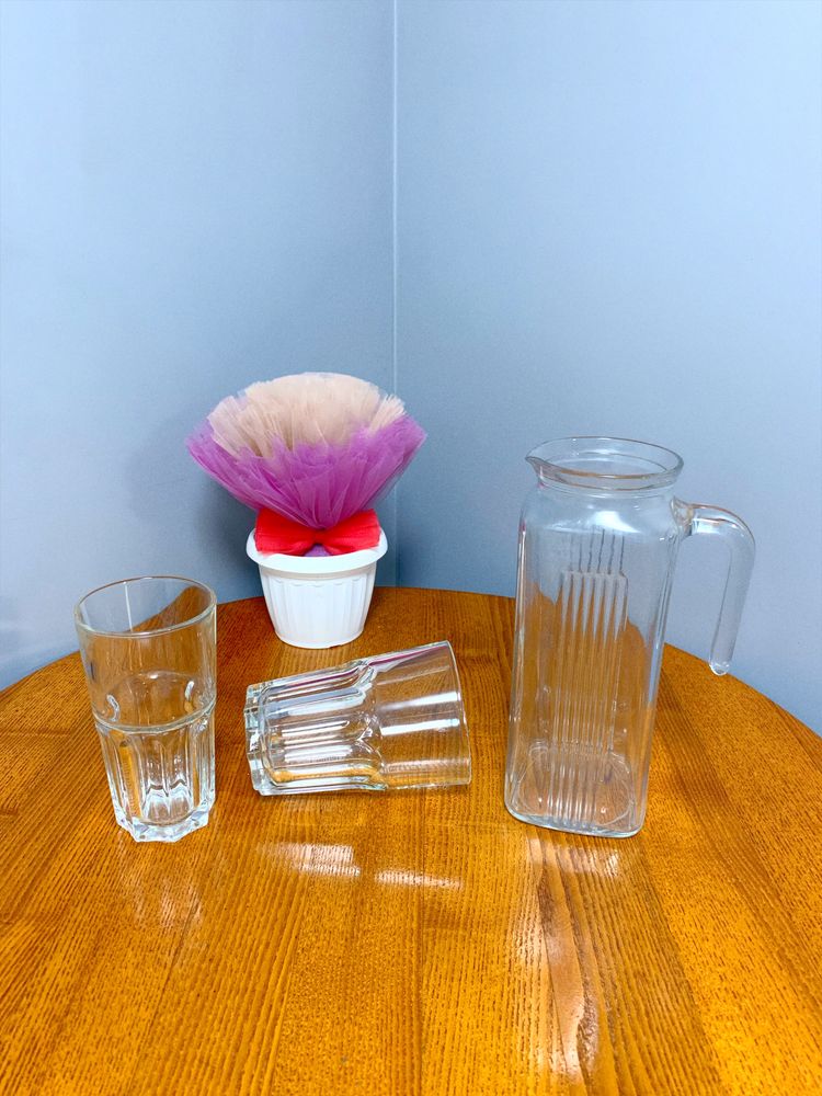 Набор для напитков: стеклянный кувшин со стаканами; графін з склянками