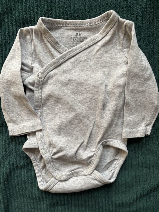 Szare i białe body dziecięce