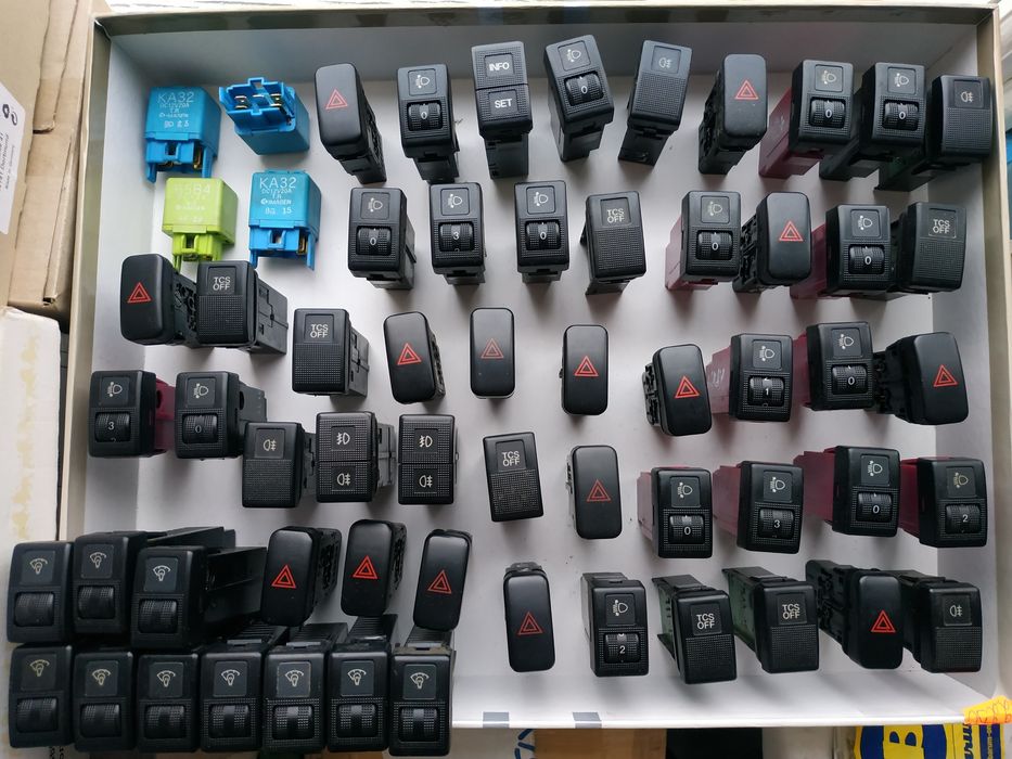 Кнопка(Реле) Мазда 626 GF, GW 1997-2002. Mazda 6 GG 2002-2008