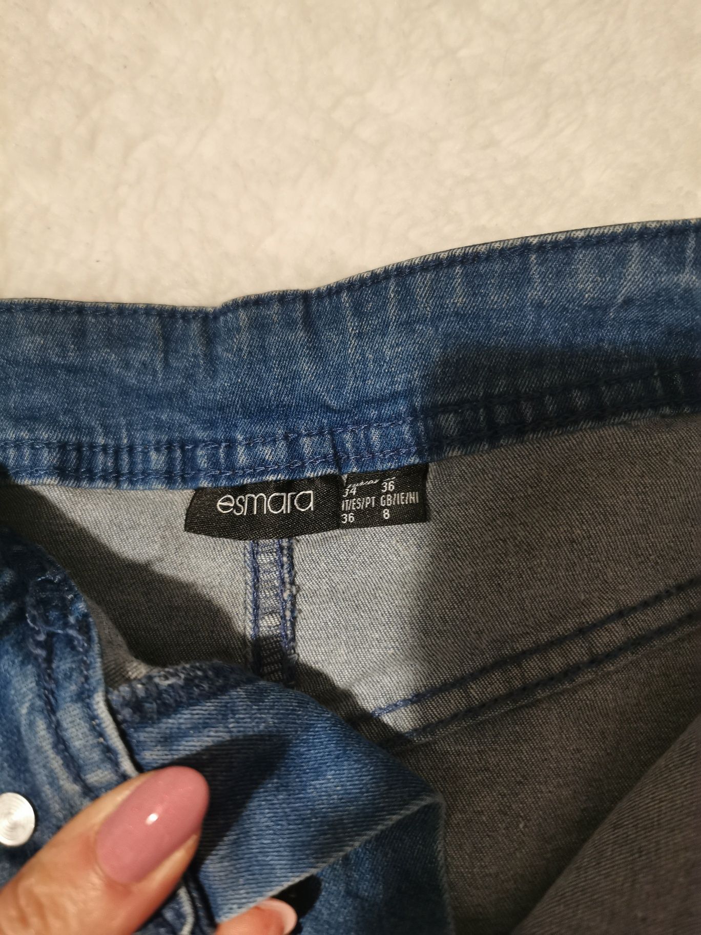 Spódnica jeansowa ołówkowa z rozcięciem. R. S