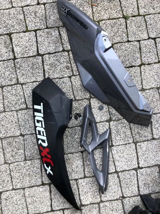 Triumph Tiger 800 1050 bok osłona owiewka