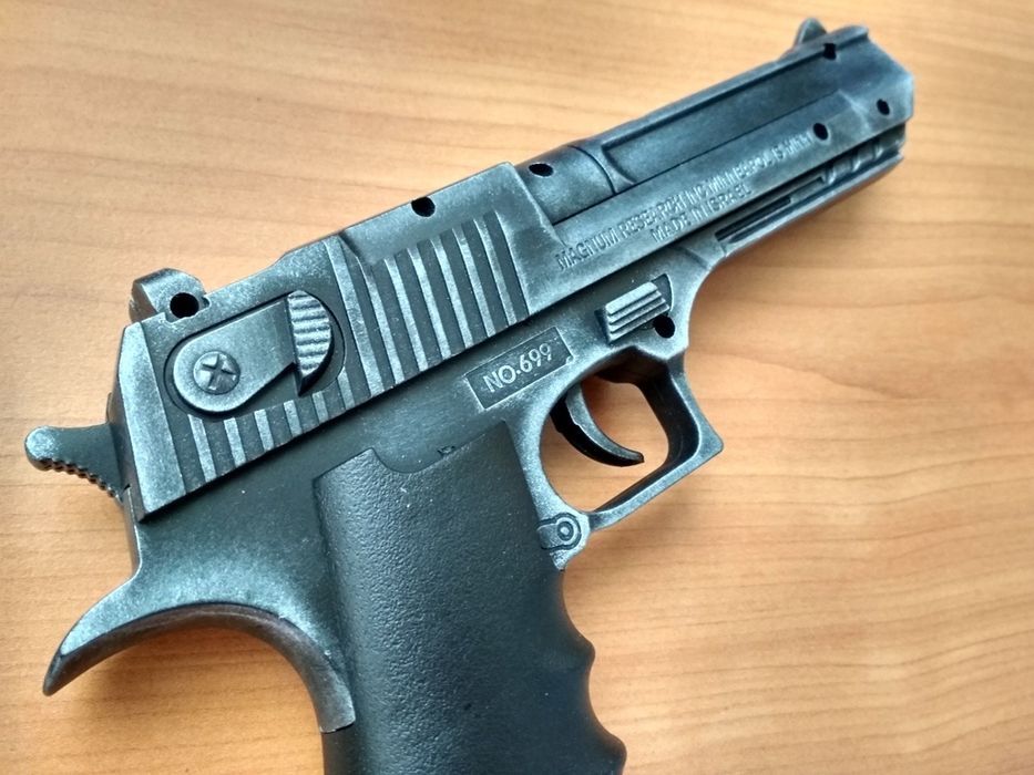 Детский пистолет на пульках 6 мм.