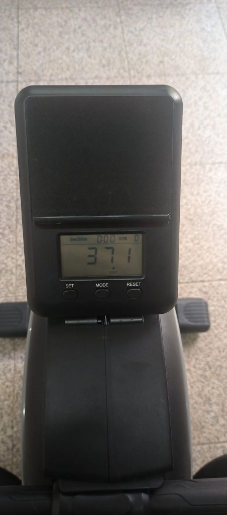 Maquina de remo como nova
MÁQUINA DE REMO- CF323- 16 NÍVEIS DE RESISTÊ