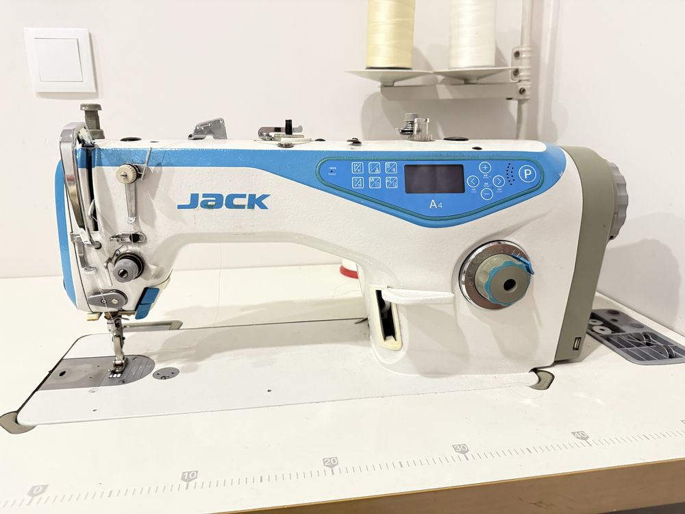Maquina custura jack a4 semi nova NEGOCIAVEL