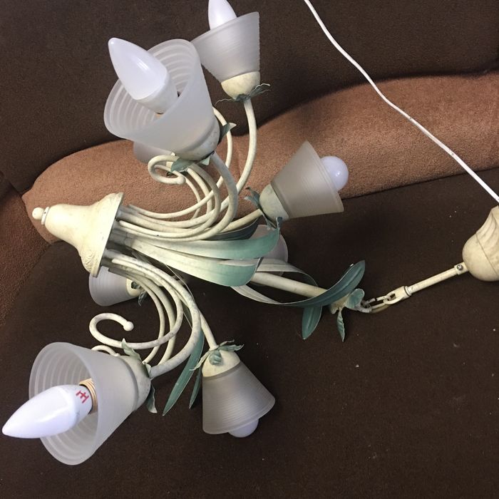 Красива стельова люстра на 9 плафонів в стилі «Флористика»