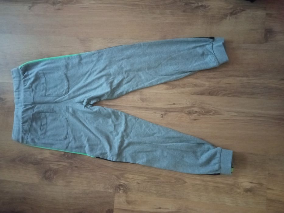 Spodnie dresowe rozmiar 140