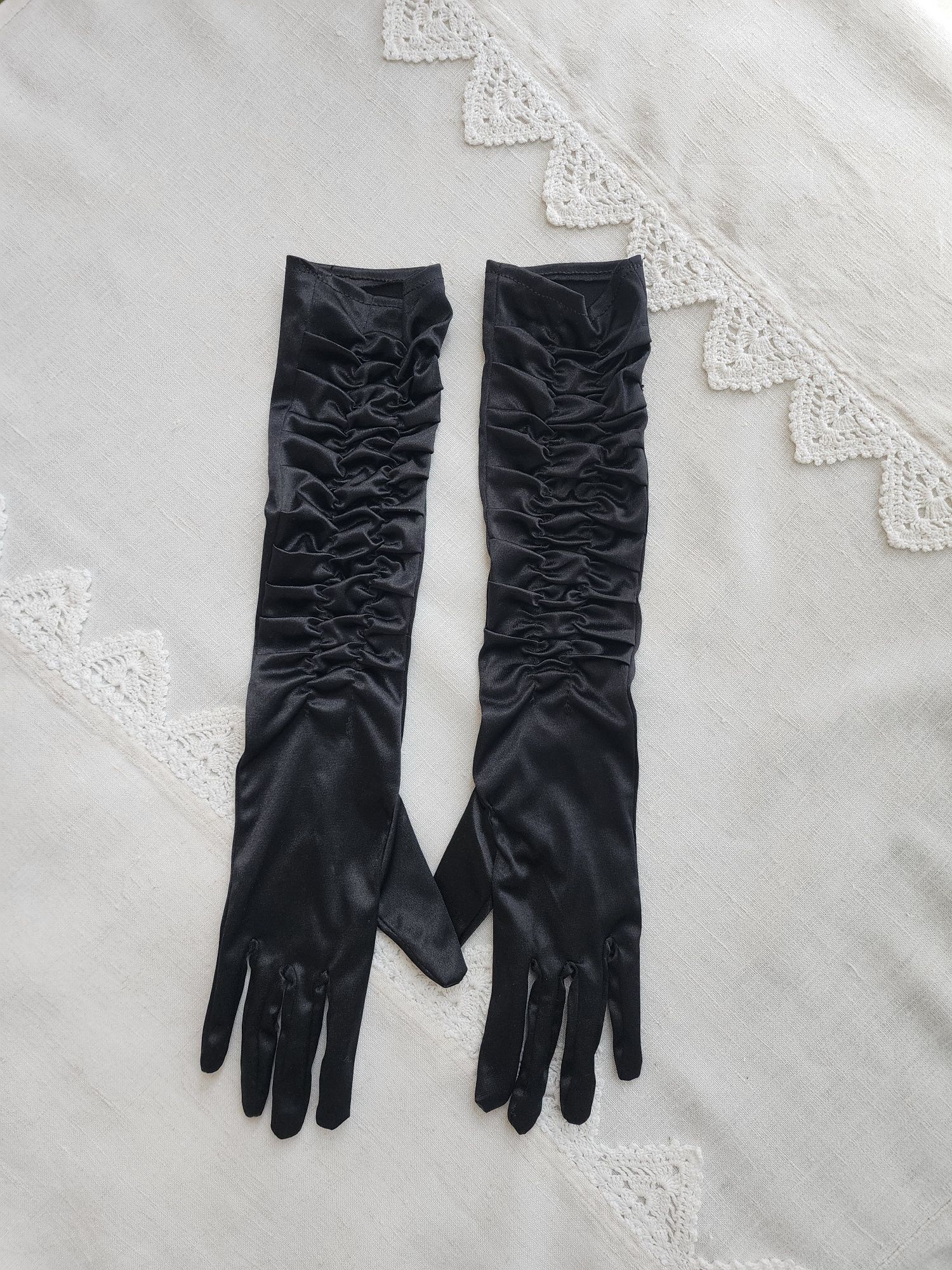 Длинные перчатки М